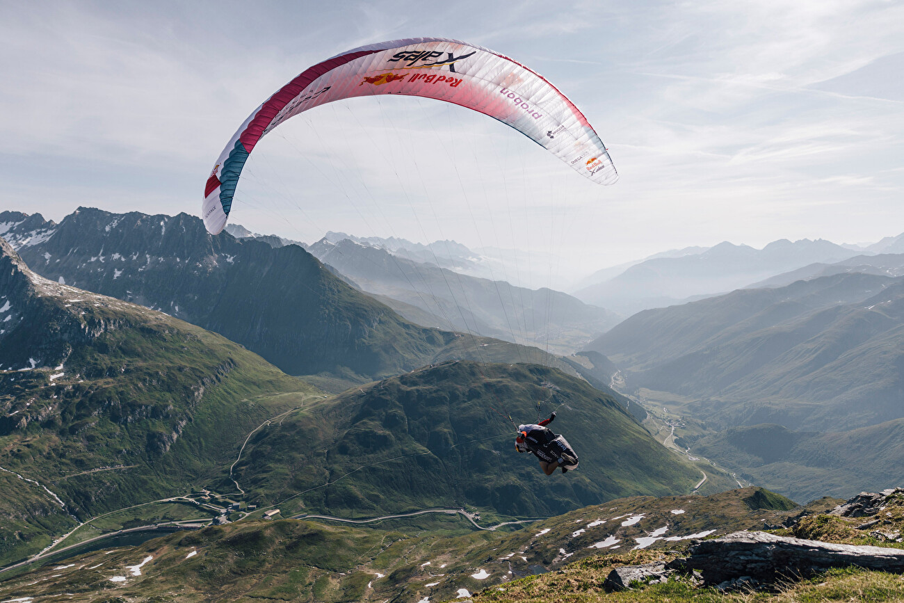 Red Bull X-Alps 2025 - Patrick von Känel lancé à Pazolastock en vue de Rheinquelleregion en Suisse à Red Bull X-Alps 2025 le 18.06.2025.