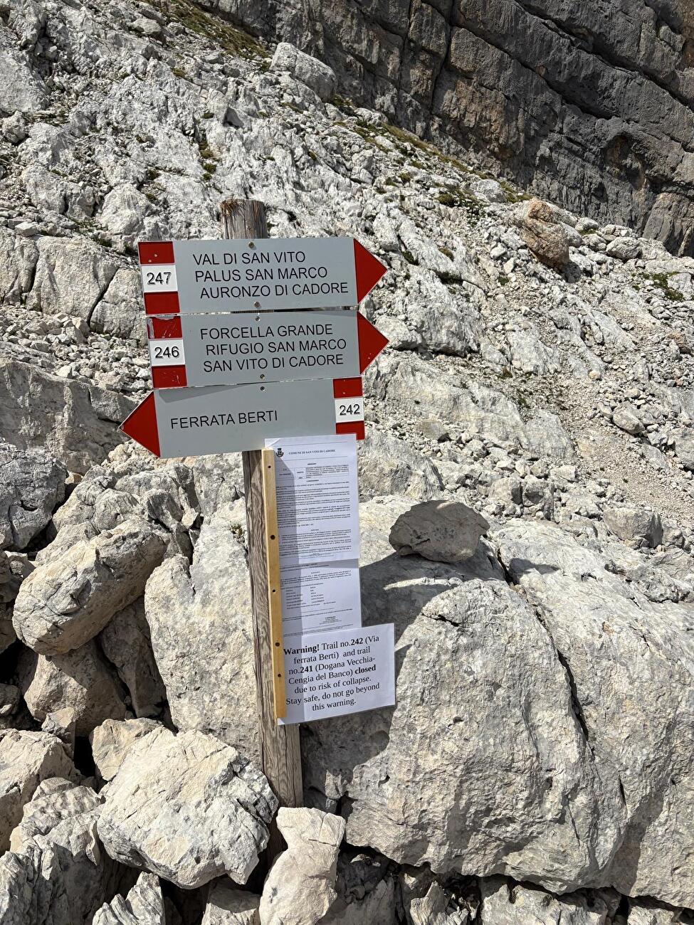 Ferrata Berti Croda Marcora Dolomites - Après la chute de roche sur Monte Marcora (Dolomites), la Via Ferrata Berti est actuellement fermée sur les deux applique Ferrata Berti Croda Marcora Dolomites - Après la chute de roche sur Monte Marcora (Dolomites), la Via Ferrata Berti est actuellement fermée sur les deux applique