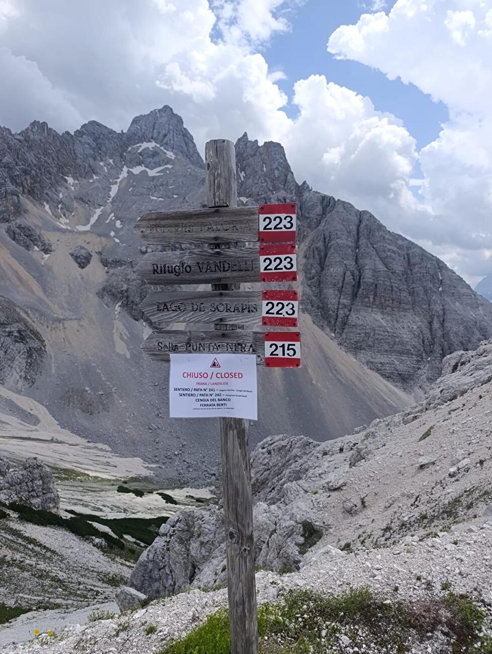 Ferrata Berti Croda Marcora Dolomites - Après la chute de roche sur Monte Marcora (Dolomites), la Via Ferrata Berti est actuellement fermée sur les deux applique Ferrata Berti Croda Marcora Dolomites - Après la chute de roche sur Monte Marcora (Dolomites), la Via Ferrata Berti est actuellement fermée sur les deux applique