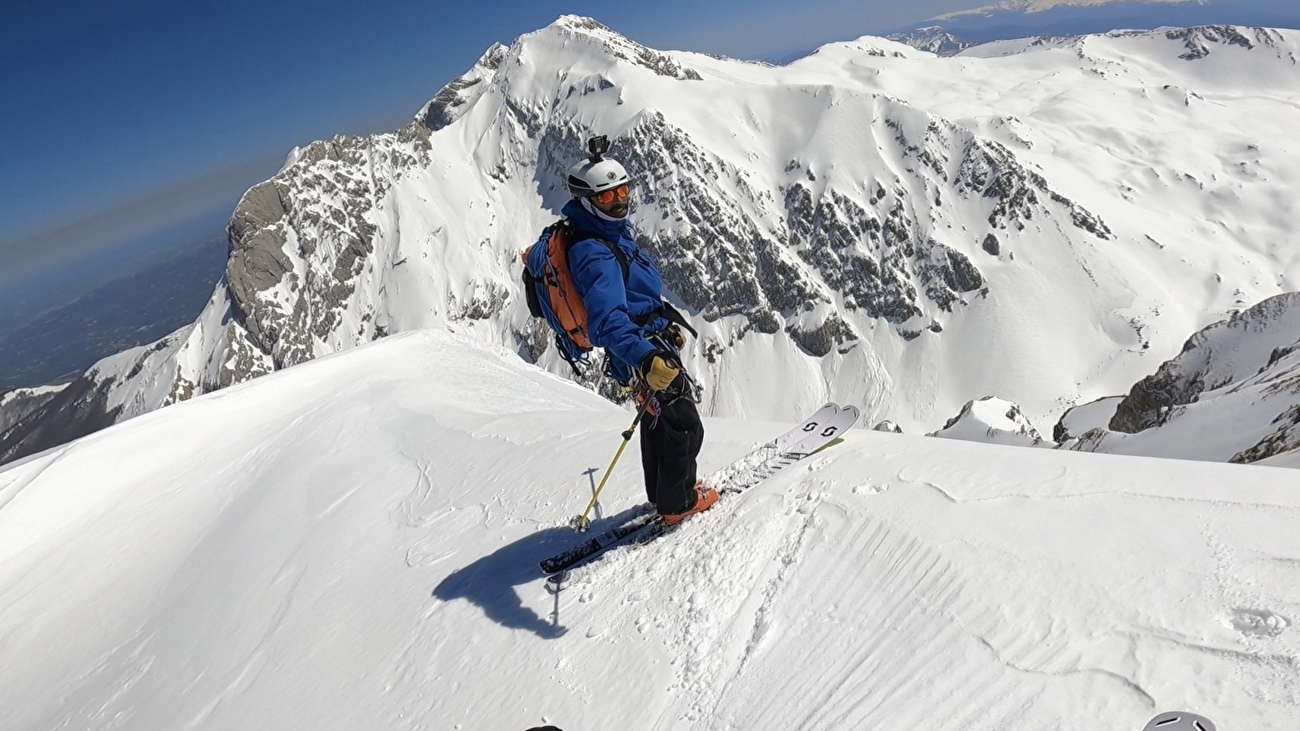 Intermesoli Lace, Gran Sasso, Roberto Parisse, Christian Tuttopetto - Première descente de ski intégrale de l'est de Pizzo Intermesoli, Gran Sasso d'Italia (Roberto Parisse, Christian Tuttopetto 11/04/2025)