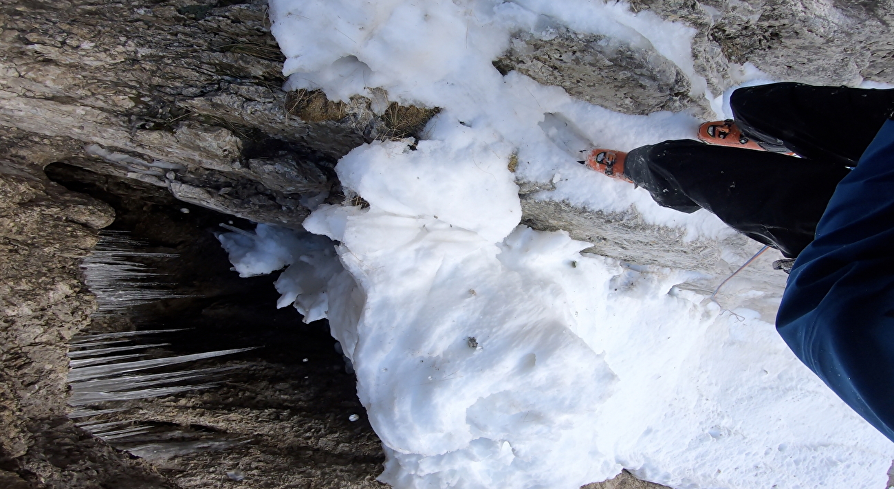 Intermesoli Lace, Gran Sasso, Roberto Parisse, Christian Tuttopetto - Première descente de ski intégrale de l'est de Pizzo Intermesoli, Gran Sasso d'Italia (Roberto Parisse, Christian Tuttopetto 11/04/2025)