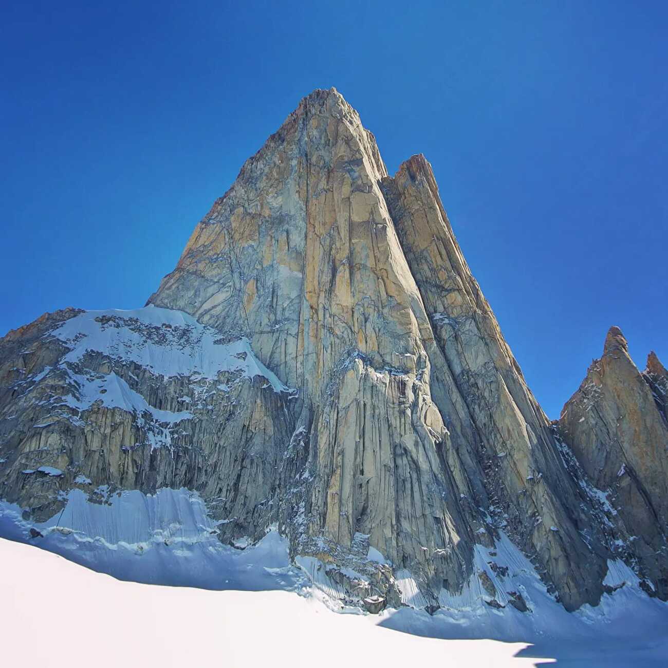Fitz Roy Patagonia - Fitz Roy en Patagonie, avec le pilier Goretta évident