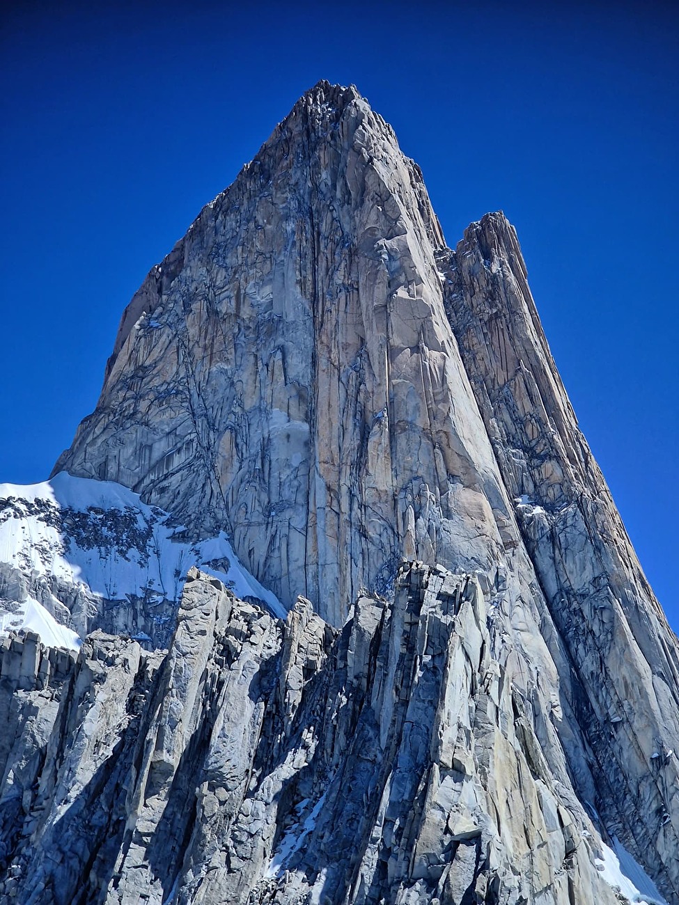 Fitz Roy Patagonia, Matteo Della Bordella, Tommaso Lamantia, Marco Majorti - Le pilier Goretta sur Fitz Roy en Patagonie