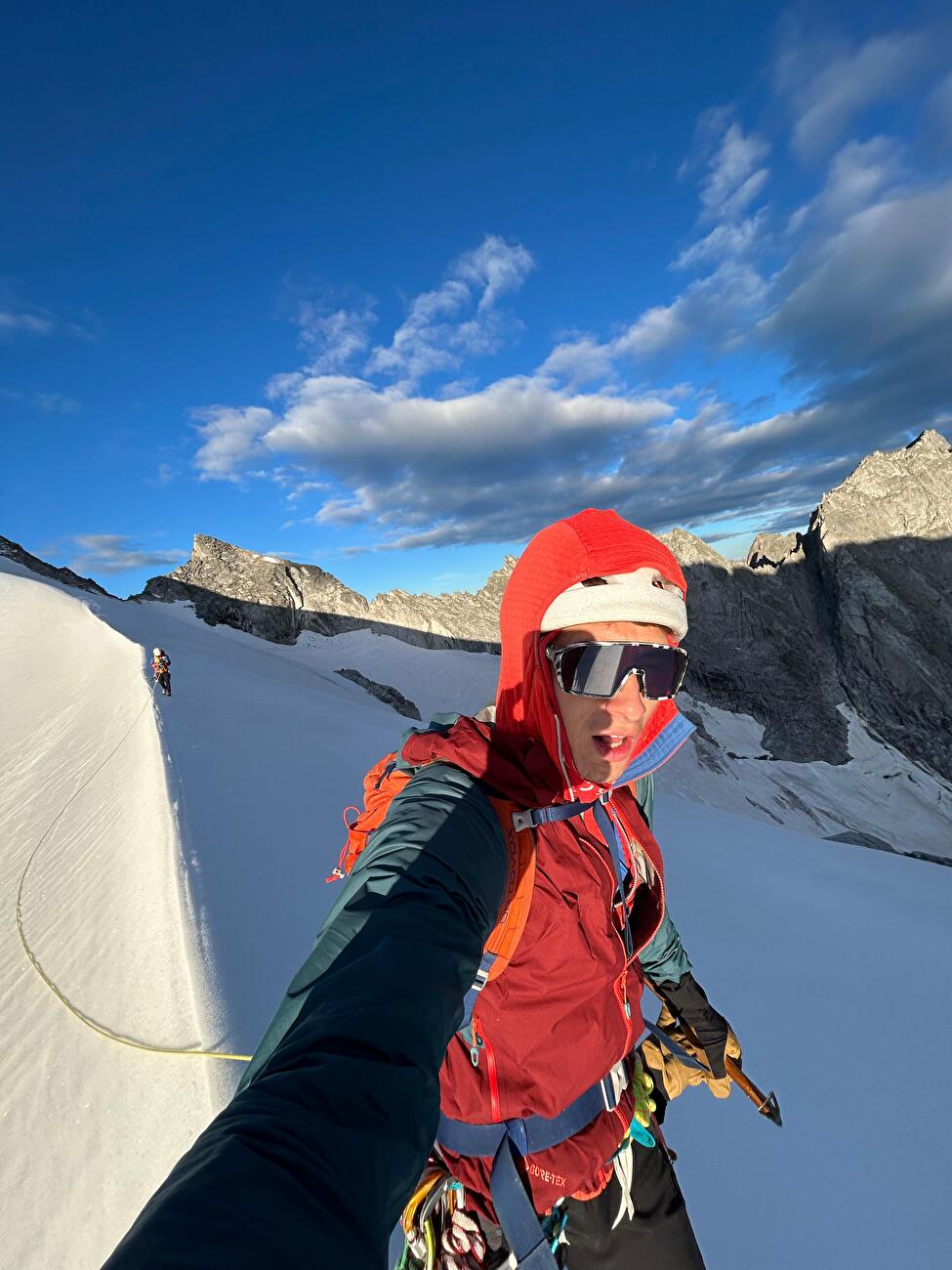 Val Bondasca, Filippo Sala, Benjamin Bosshard - Benjamin Bosshard et Filippo Sala complétant le 'Grande U della Bondasca' au-dessus de Val Bondasca en Suisse le 30-31/07/2025