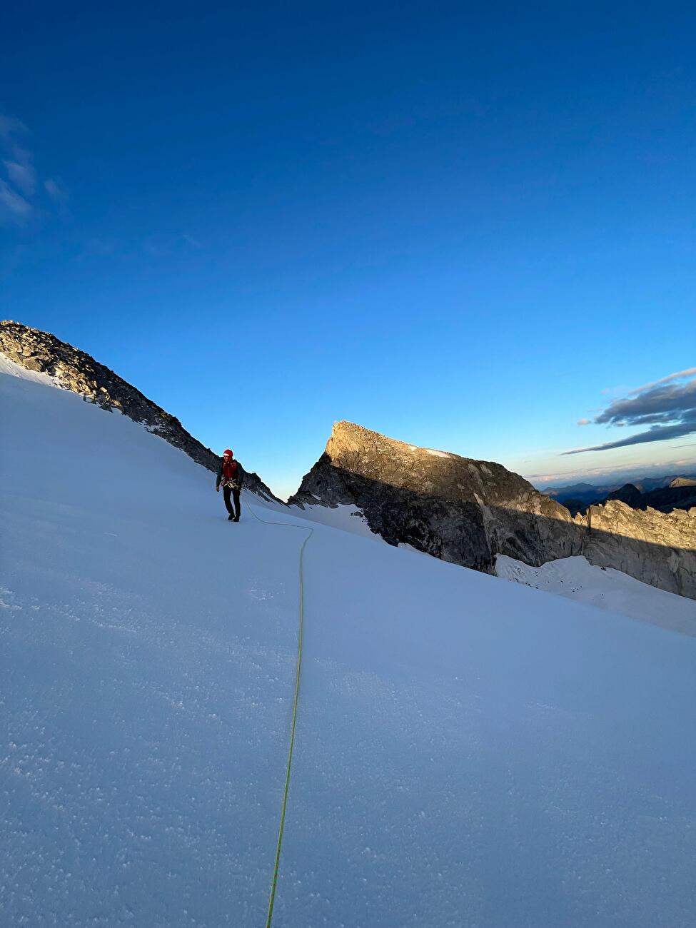 Val Bondasca, Filippo Sala, Benjamin Bosshard - Benjamin Bosshard et Filippo Sala complétant le 'Grande U della Bondasca' au-dessus de Val Bondasca en Suisse le 30-31/07/2025