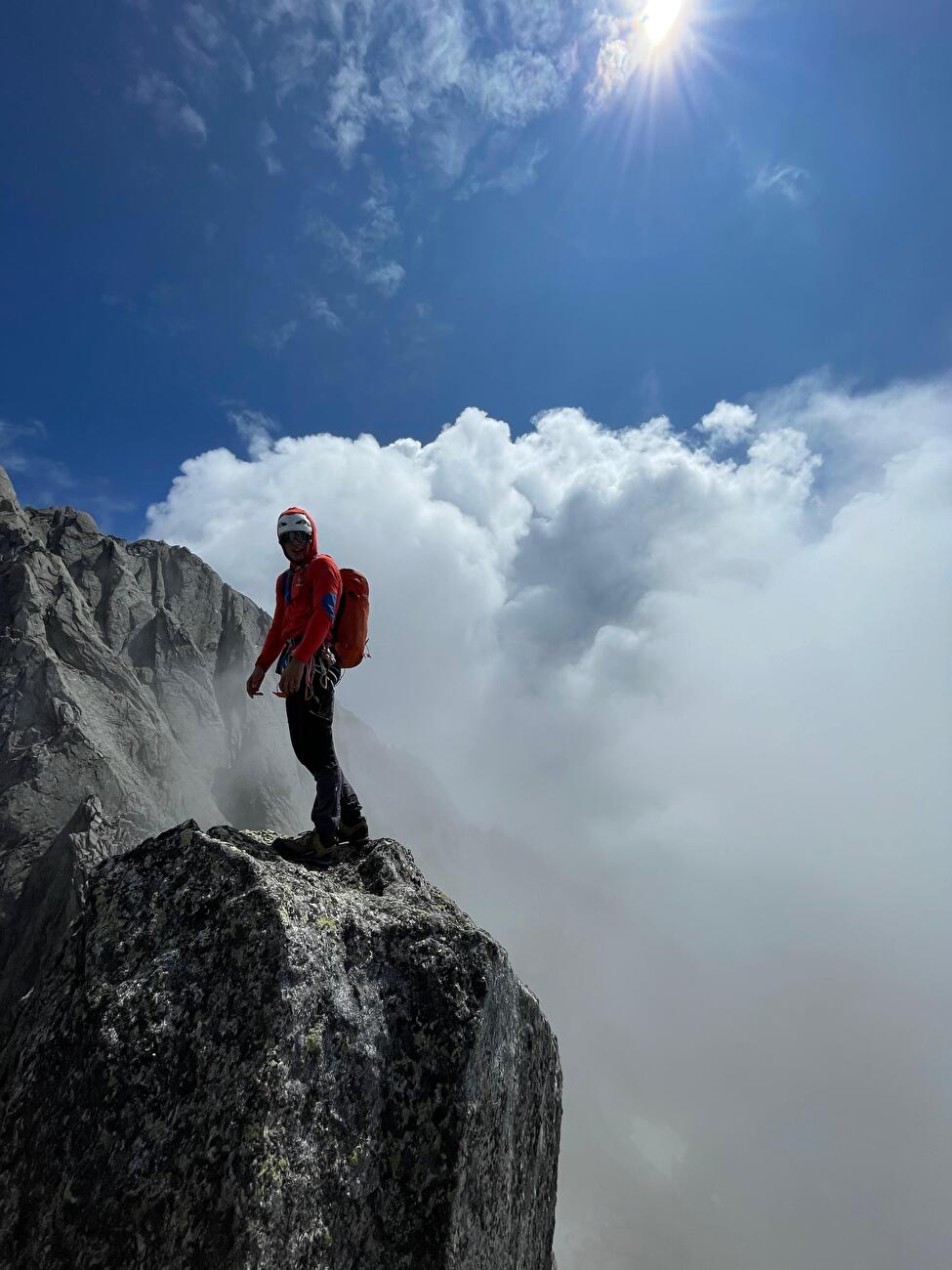 Val Bondasca, Filippo Sala, Benjamin Bosshard - Benjamin Bosshard et Filippo Sala complétant le 'Grande U della Bondasca' au-dessus de Val Bondasca en Suisse le 30-31/07/2025