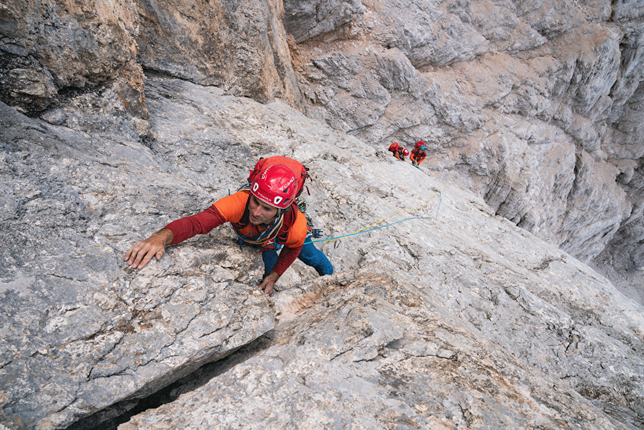 Solleder-Lettenbauer, Civitta, Dolomites - Alessandro Beber traitant des emplacements difficiles après Cristallo sur le «Solleder-Lettenbauer» sur Civetta, Dolomites