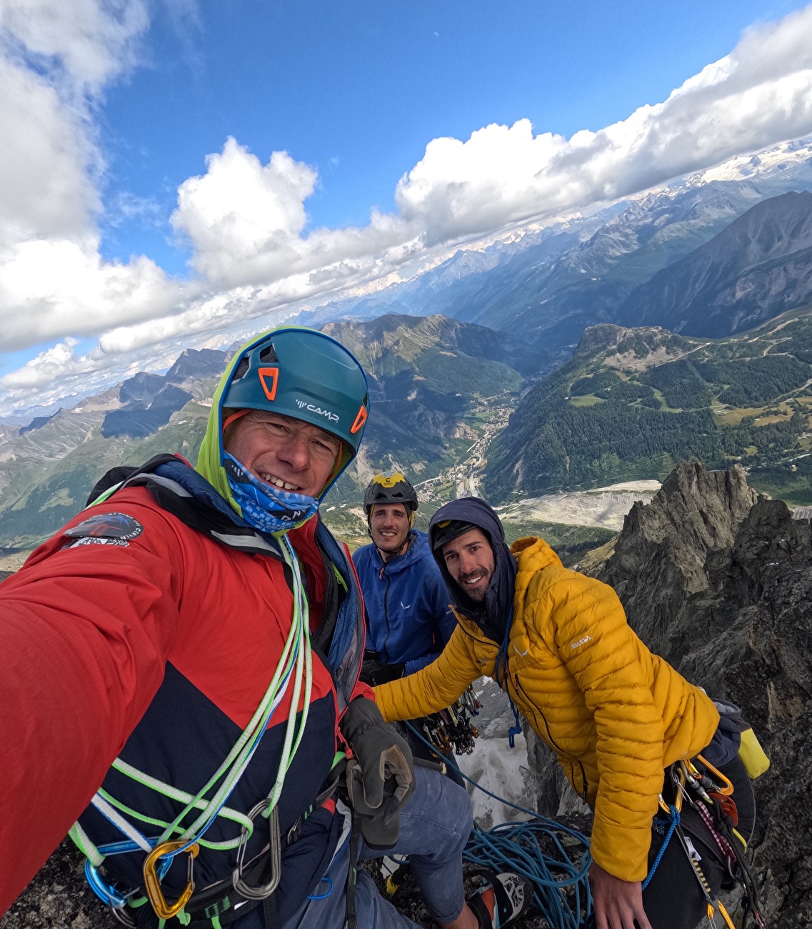 Aiguille de la Brenva, Mont Blanc - La première ascension de «Cendrillon» d'Aiguille de la Brenva (Carlo Filippi, Isaie Maquignaz, Francesco Ratti 30-31 / 07/2025)