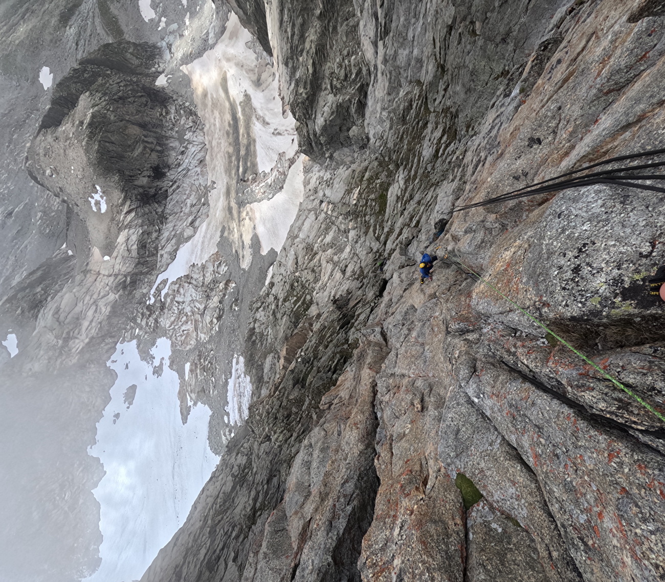 Aiguille de la Brenva, Mont Blanc - La première ascension de «Cendrillon» d'Aiguille de la Brenva (Carlo Filippi, Isaie Maquignaz, Francesco Ratti 30-31 / 07/2025)