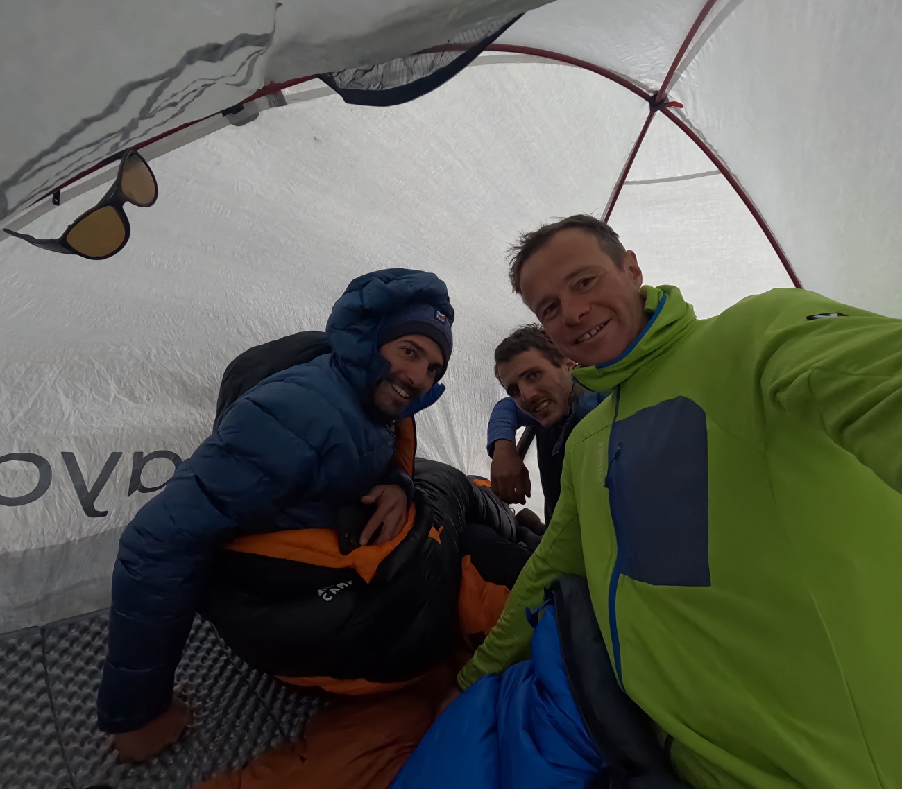 Aiguille de la Brenva, Mont Blanc - La première ascension de «Cendrillon» d'Aiguille de la Brenva (Carlo Filippi, Isaie Maquignaz, Francesco Ratti 30-31 / 07/2025)
