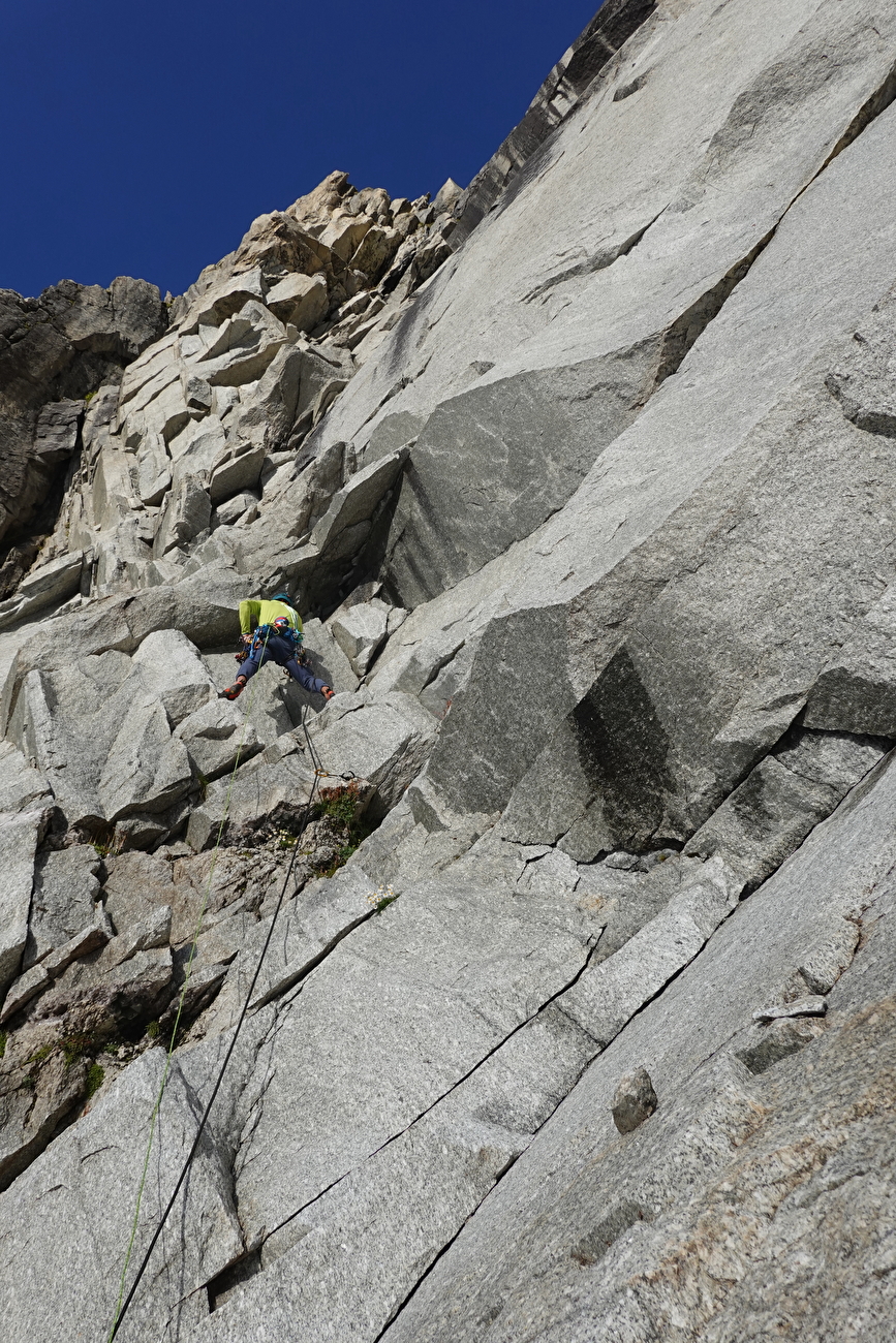 Aiguille de la Brenva, Mont Blanc - La première ascension de «Cendrillon» d'Aiguille de la Brenva (Carlo Filippi, Isaie Maquignaz, Francesco Ratti 30-31 / 07/2025)