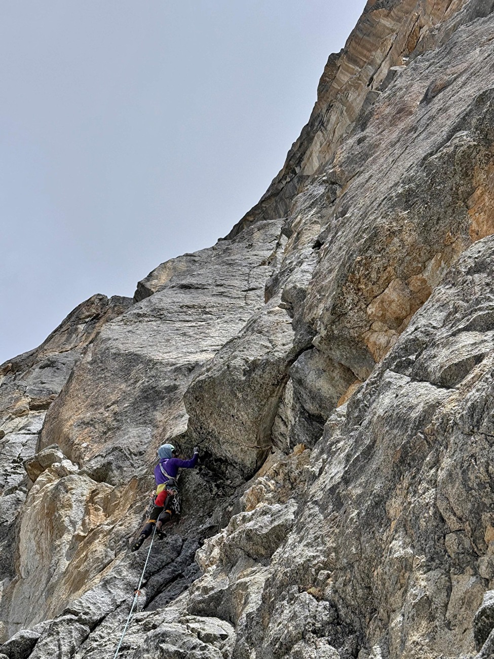 Cashan, Pérou, Manuel Lopez, Alex Ubeda - faisant le premier asscent de «Carlos Suárez» sur le visage du NW à Cashan au Pérou (Manuel López, Alex Ubly 26-27 / 2025)