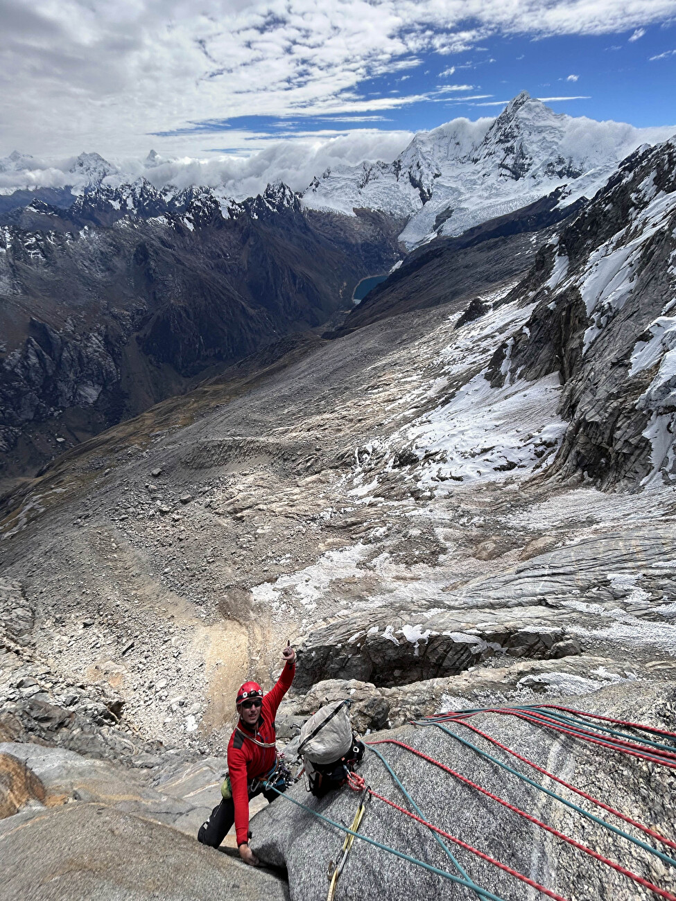 Cashan, Pérou, Manuel Lopez, Alex Ubeda - faisant le premier asscent de «Carlos Suárez» sur le visage du NW à Cashan au Pérou (Manuel López, Alex Ubly 26-27 / 2025)