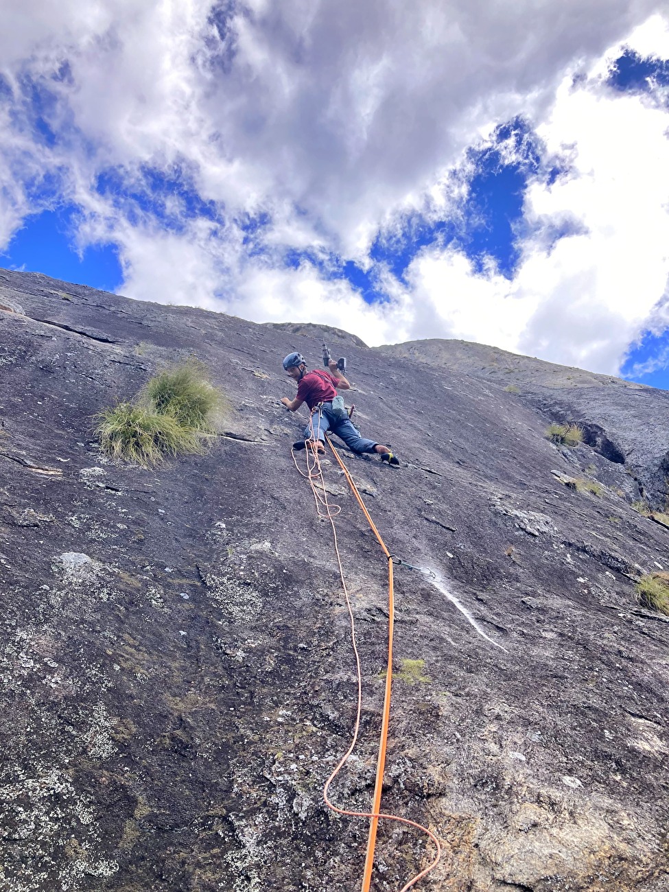 Phandambiri Mozambique - La première ascension de «le chemin des champignons» sur la face est de Phandambiri au Mozambique (Mirco Grasso, Samuele Mazzolini 08/2025) Phandambiri Mozambique - La première ascension de «le chemin des champignons» sur la face est de Phandambiri au Mozambique (Mirco Grasso, Samuele Mazzolini 08/2025)