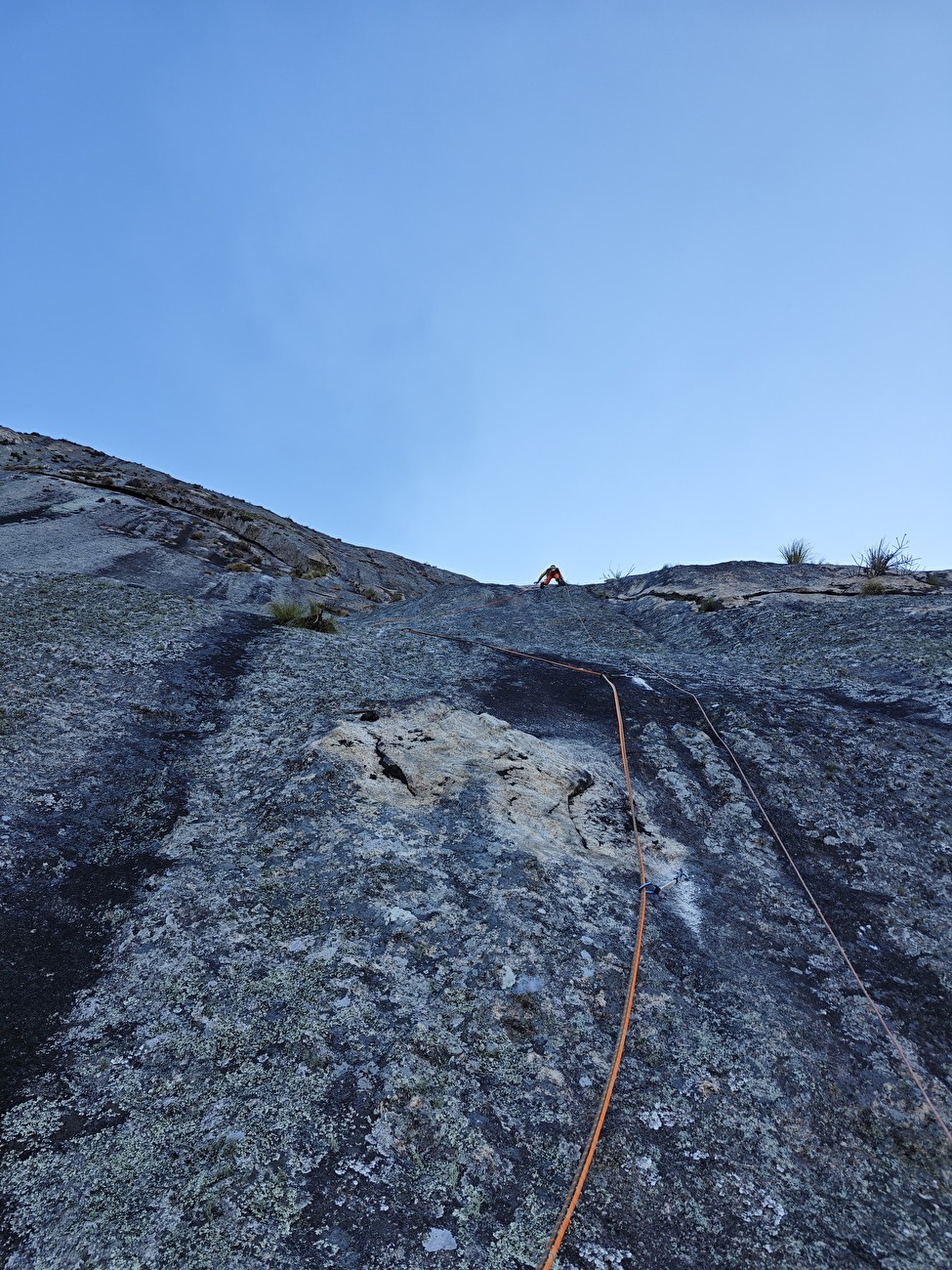 Phandambiri Mozambique - La première ascension de «le chemin des champignons» sur la face est de Phandambiri au Mozambique (Mirco Grasso, Samuele Mazzolini 08/2025) Phandambiri Mozambique - La première ascension de «le chemin des champignons» sur la face est de Phandambiri au Mozambique (Mirco Grasso, Samuele Mazzolini 08/2025)