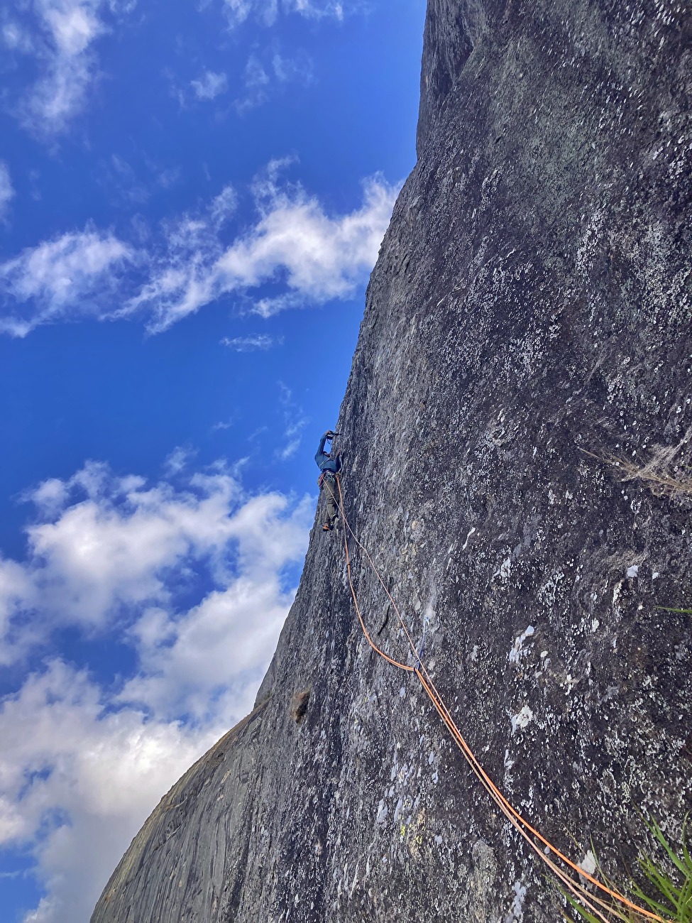 Phandambiri Mozambique - La première ascension de «le chemin des champignons» sur la face est de Phandambiri au Mozambique (Mirco Grasso, Samuele Mazzolini 08/2025) Phandambiri Mozambique - La première ascension de «le chemin des champignons» sur la face est de Phandambiri au Mozambique (Mirco Grasso, Samuele Mazzolini 08/2025)