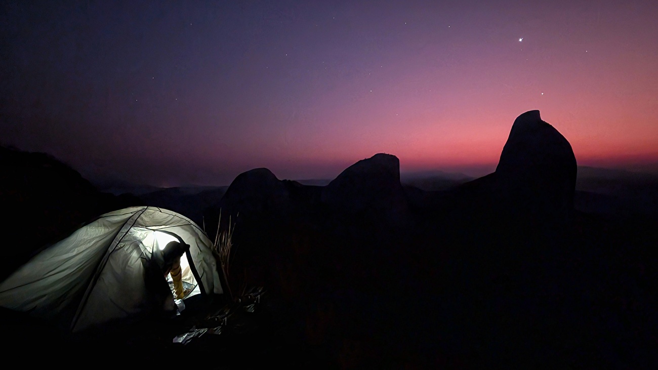 Angola, Cumbira Second, Miguel A. Díaz, Álvaro García, Indi Gutierrez, David Matos, Juanjo Medina, Manu Ponce, Gonzalo Torre - Cumbira Second, Angola