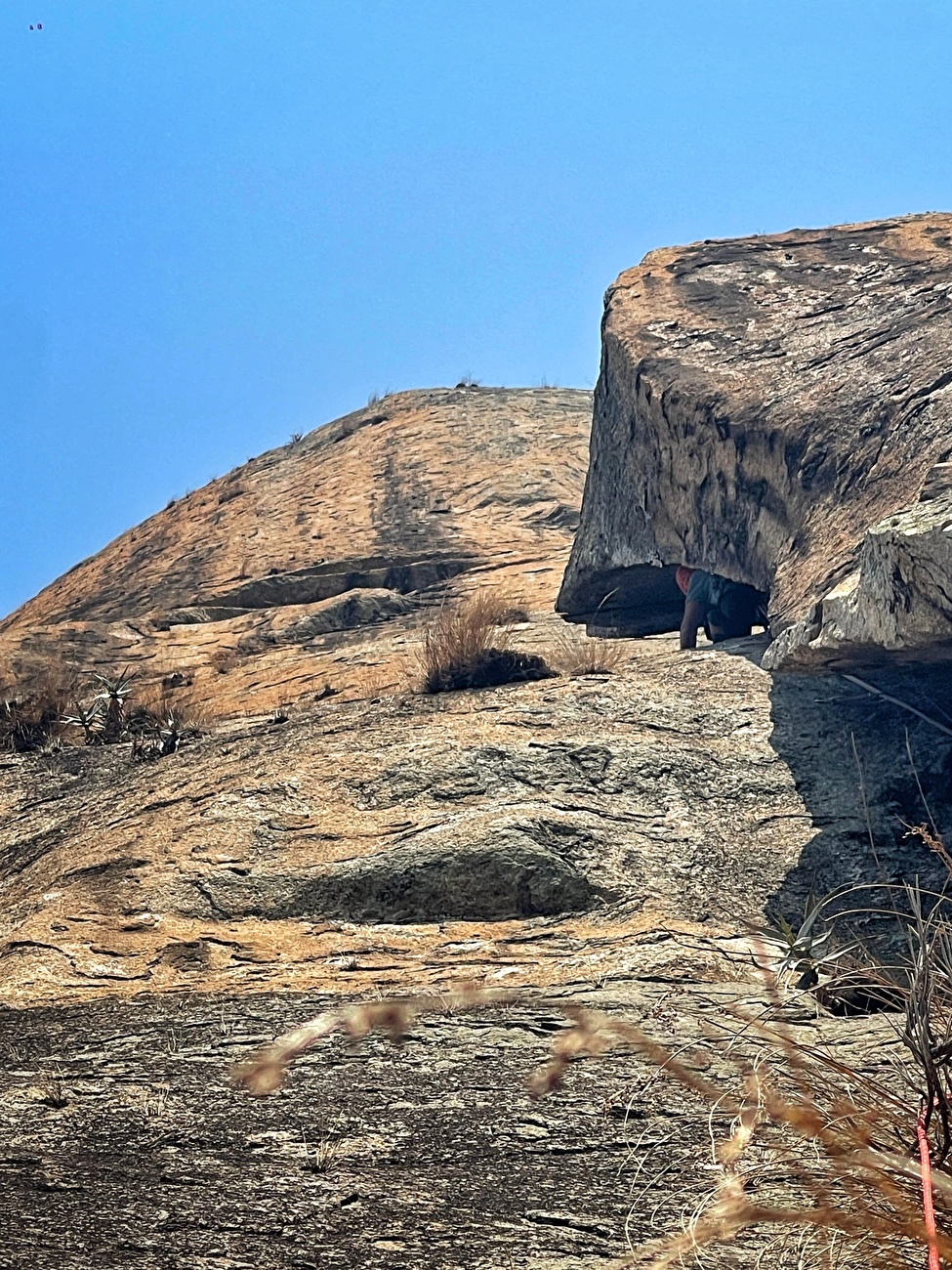 Angola Cumbiro, A. Díaz, Álvaro García, Indi Gutierrez, David Matos, Juanjo Medina, Manu Ponce, Gonzalo Torre - La première ascension de 'Terra da Singuba' (480m, 7b, A0), la première route sur Amaulas, David MasuiaWalililila dans Angolala, Masuaiasalilililila à Amuiasala.