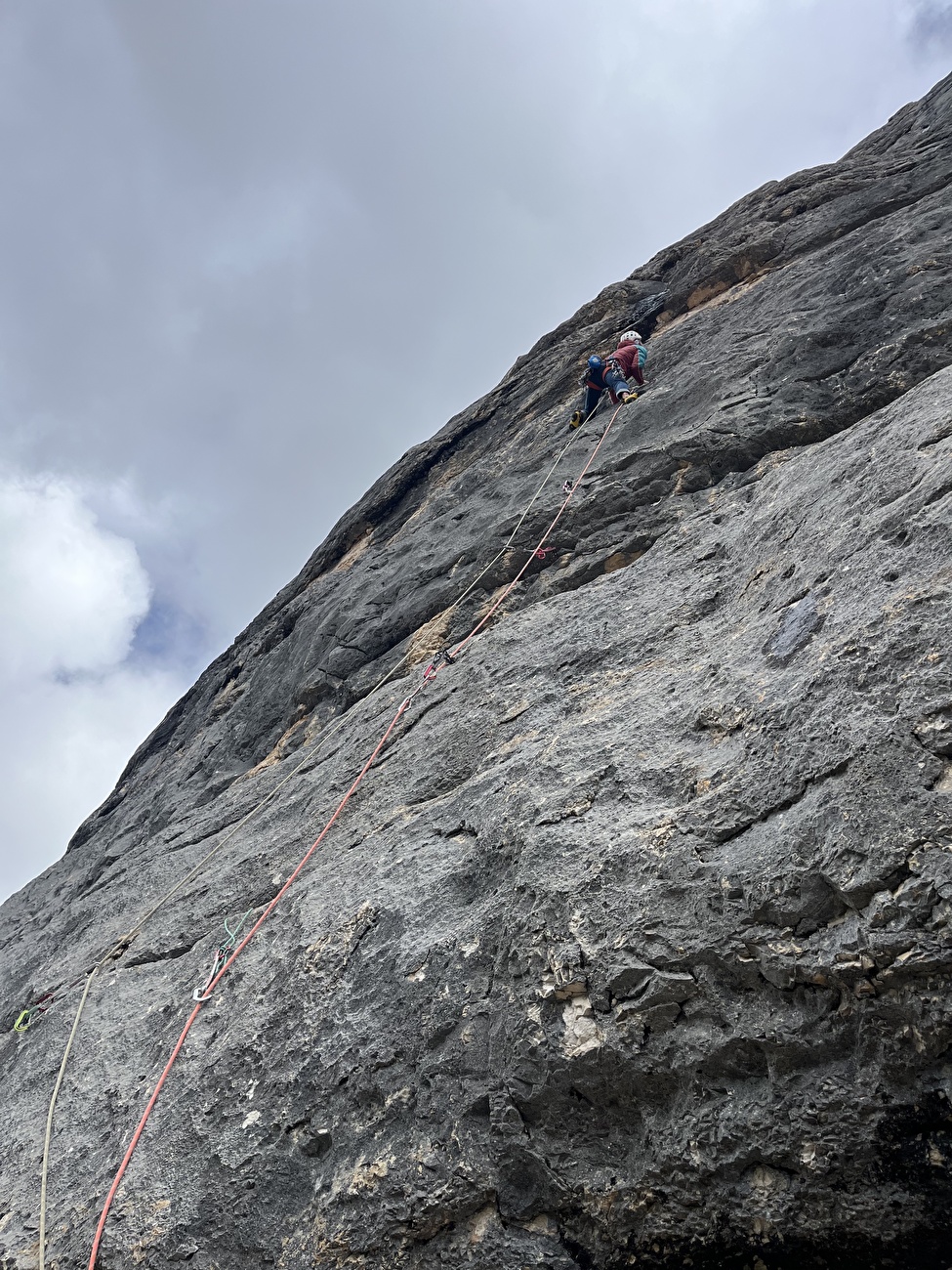 Avec Becchei, Dolomites, Daniele Bolognani, Davide Dallago - établissant la hauteur 2 de 'Kindergarten' sur Bechei, Dolomites (Daniele Bolognani, Davide Dallago 12/07/2025)