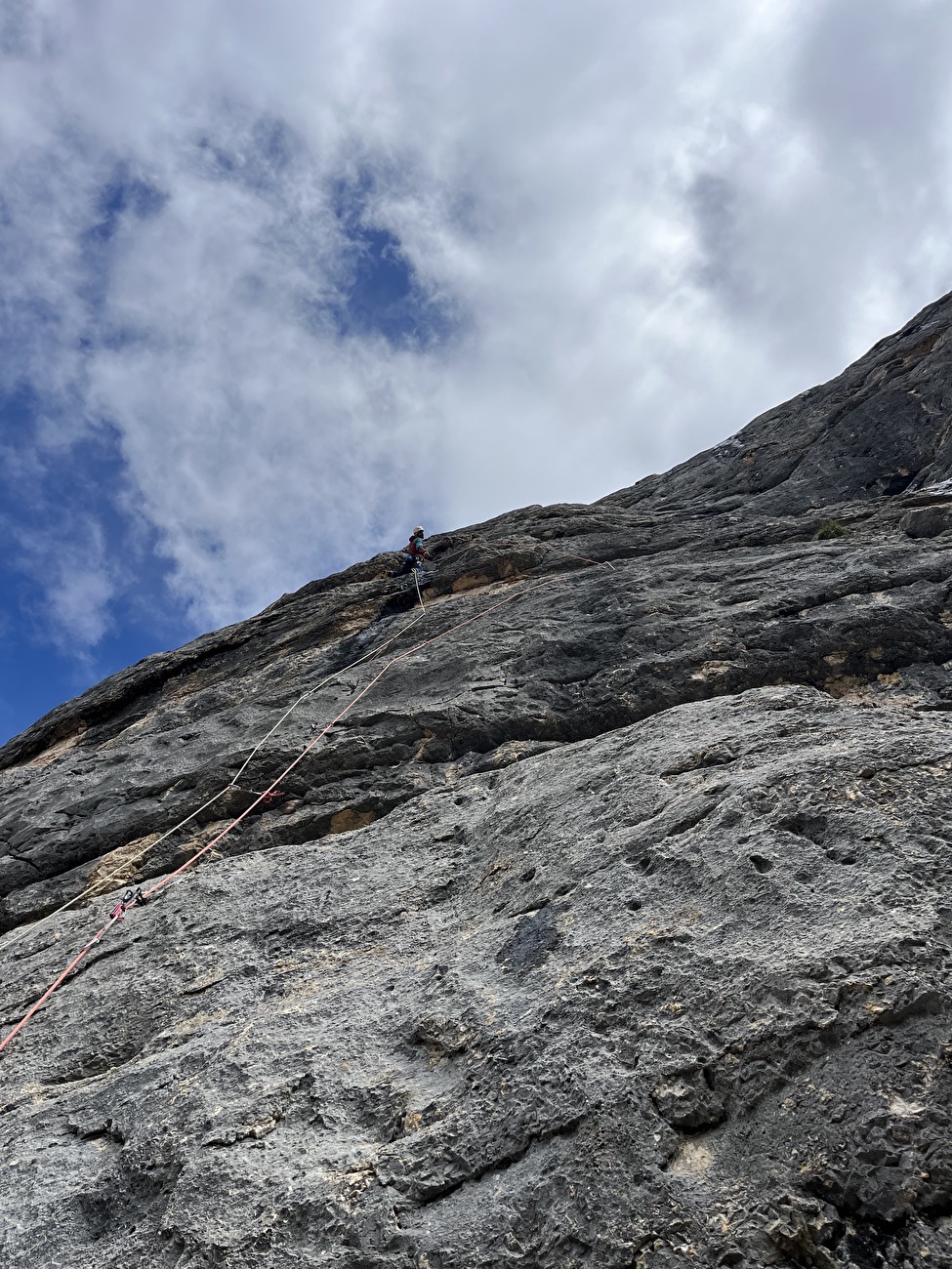 Avec Becchei, Dolomites, Daniele Bolognani, Davide Dallago - établissant la hauteur 2 de 'Kindergarten' sur Bechei, Dolomites (Daniele Bolognani, Davide Dallago 12/07/2025)
