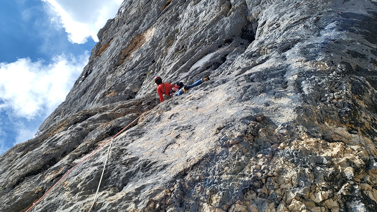 Avec Becchei, Dolomites, Daniele Bolognani, Davide Dallago - établissant le pitch 3 de 'Kindergarten' sur Bechei, Dolomites (Daniele Bolognani, Davide Dallago 12/07/2025)