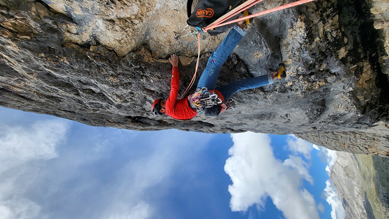Avec Becchei, Dolomites, Daniele Bolognani, Davide Dallago - Le début de la hauteur 3 de 'Kindergarten' sur Bechei, Dolomites (Daniele Bolognani, Davide Dallago 12/07/2025)