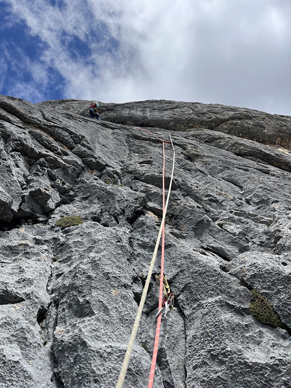 Avec Becchei, Dolomites, Daniele Bolognani, Davide Dallago - établissant la hauteur 4 de 'Kindergarten' sur Bechei, Dolomites (Daniele Bolognani, Davide Dallago 12/07/2025)