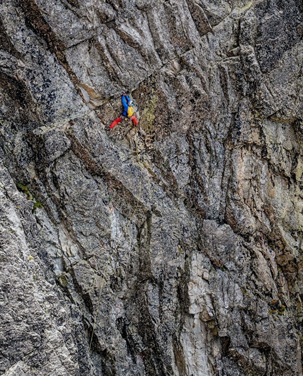 Igor Koller, Martin Krasňanský - Igor Koller sur la partie la plus difficile du 2e lancer lors de sa tentative en 2024 l'année dernière de la route des bonbons sur Lomnický štít dans les hauts tatras de Slovaquie