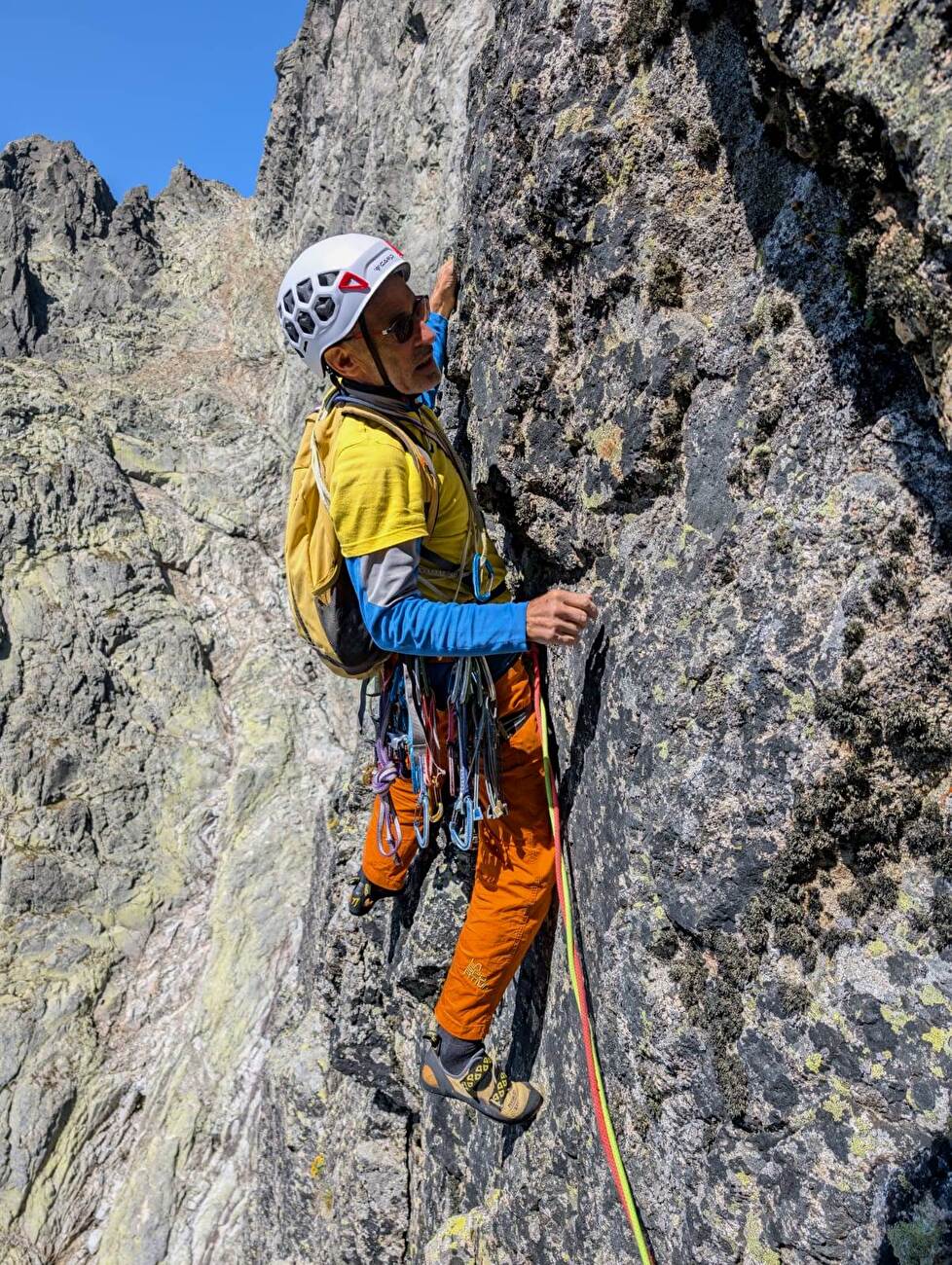 Igor Koller, Martin Krasňanský - Igor Koller au début du 6e terrain de Candy Route sur Lomnický Shield dans les hauts tatras de Slovaquie, il le 13 août 2025