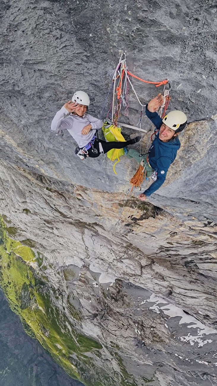 Katherine Choong - Katherine Choong avec Jim Zimmermann répétant `` Piz Dal Nas '' (8b, 12 emplacements) sur la face nord de Titlis à Engelberg en Suisse
