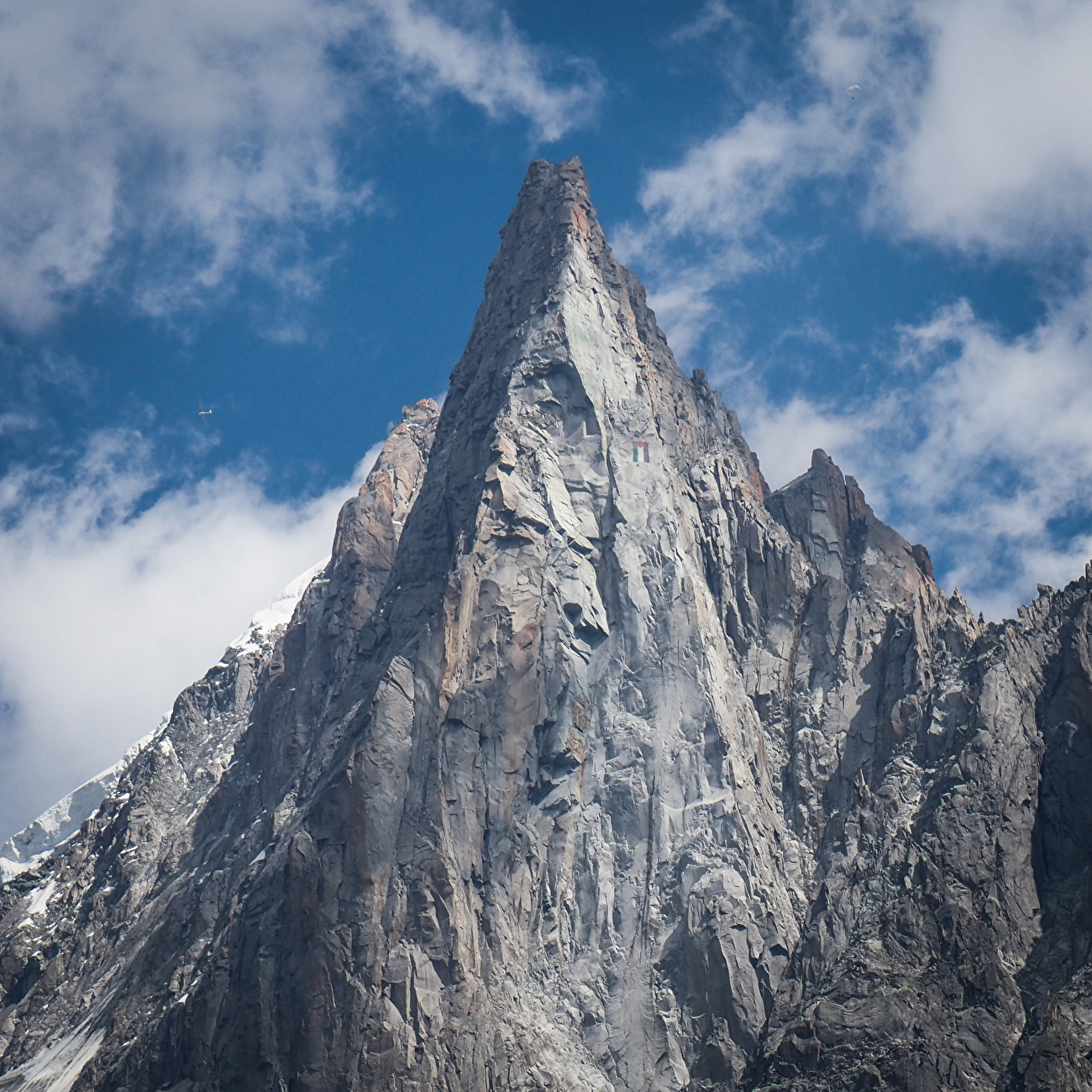 Les Drus - Le drapeau de la Palestine était accroché aux Drus dans le massif du Mont Blanc du 16 au 17 août 2025 pour dénoncer le génocide à Gaza Les Drus - Le drapeau de la Palestine était accroché aux Drus dans le massif du Mont Blanc du 16 au 17 août 2025 pour dénoncer le génocide à Gaza