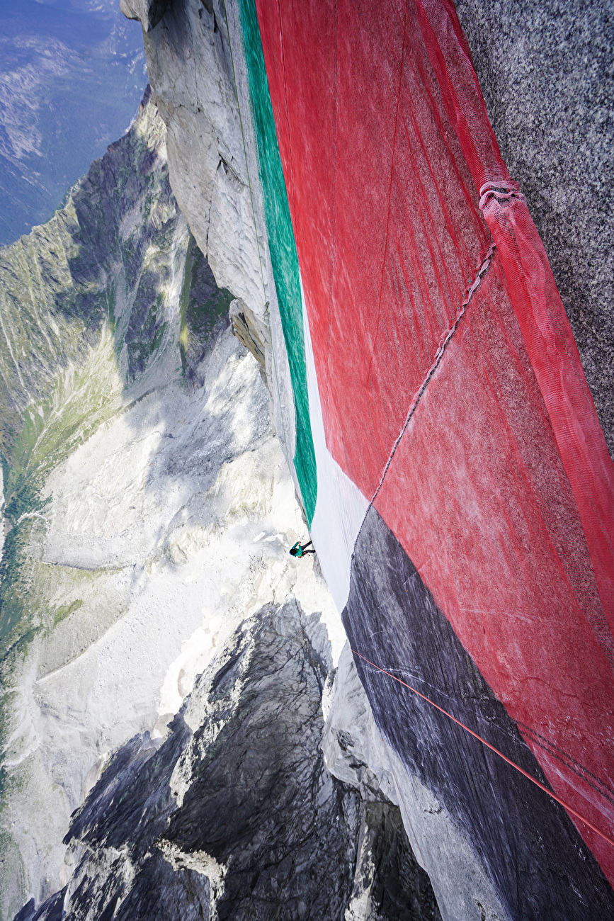Les Drus - Le drapeau de la Palestine était accroché aux Drus dans le massif du Mont Blanc du 16 au 17 août 2025 pour dénoncer le génocide à Gaza Les Drus - Le drapeau de la Palestine était accroché aux Drus dans le massif du Mont Blanc du 16 au 17 août 2025 pour dénoncer le génocide à Gaza
