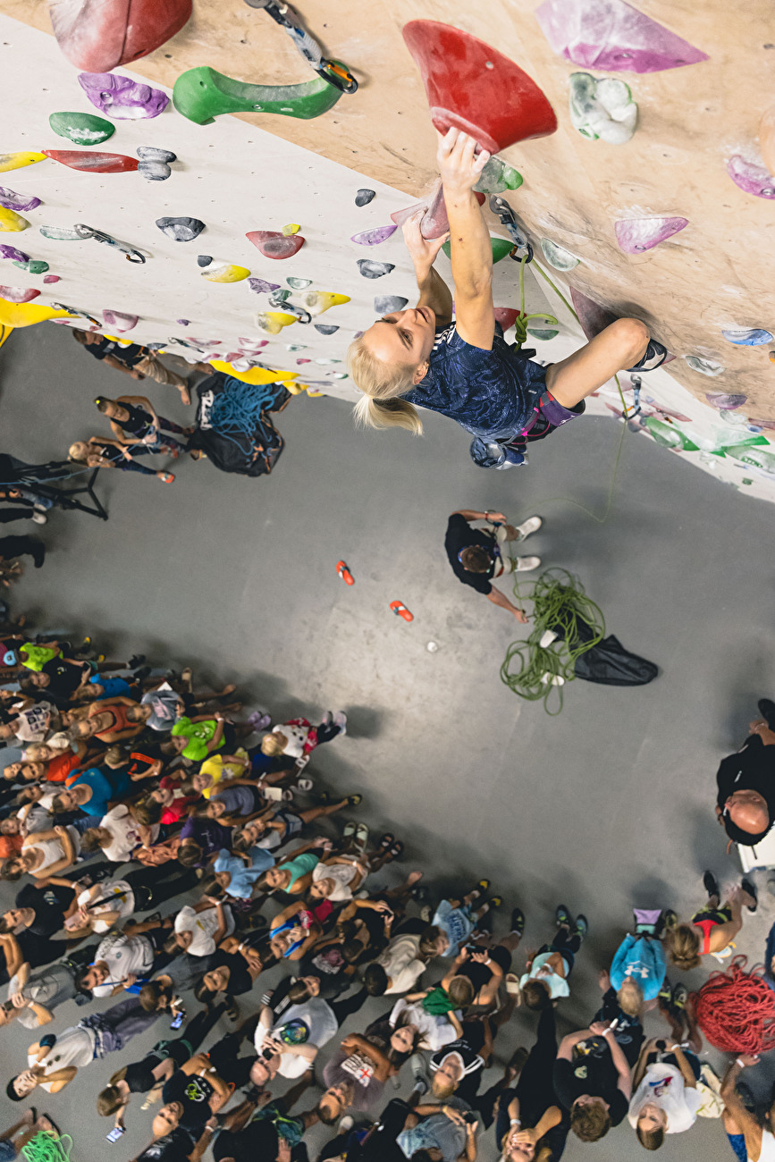 Janja Garnbret - Janja Garnbret au défi de charité d'escalade de 24 heures