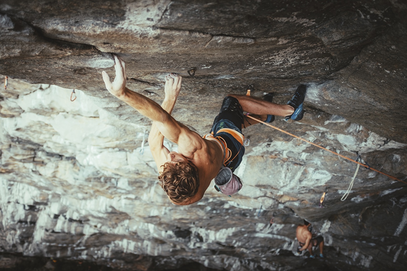 Dylan Chuat répète bouger (9b / +) à Flatanger