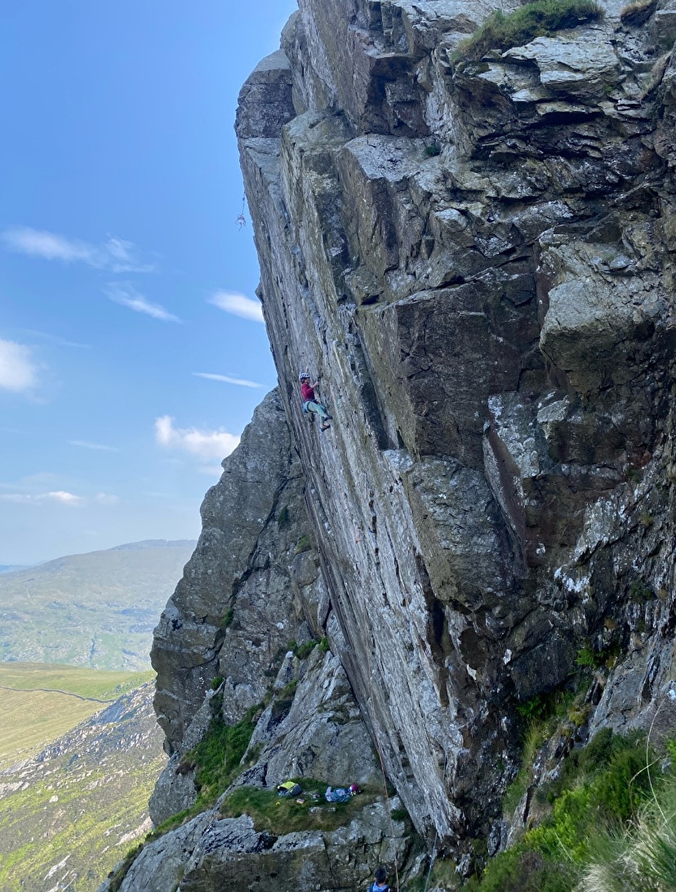 Emma Twyford se répète ici, Trad E10 au nord du Pays de Galles