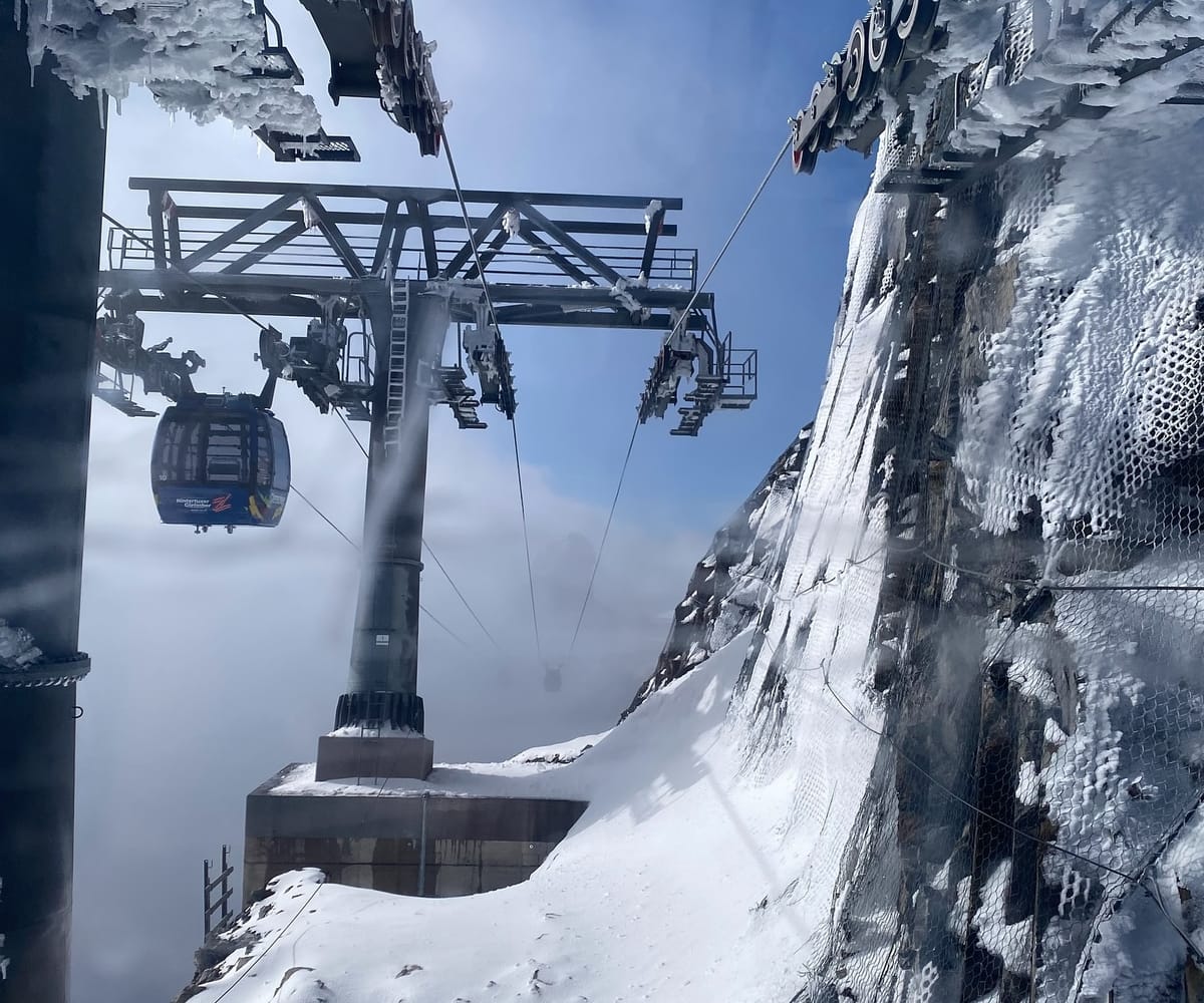 Galdhøpiggen de Norvège se ferme jusqu'en septembre après la perte de neige d'été