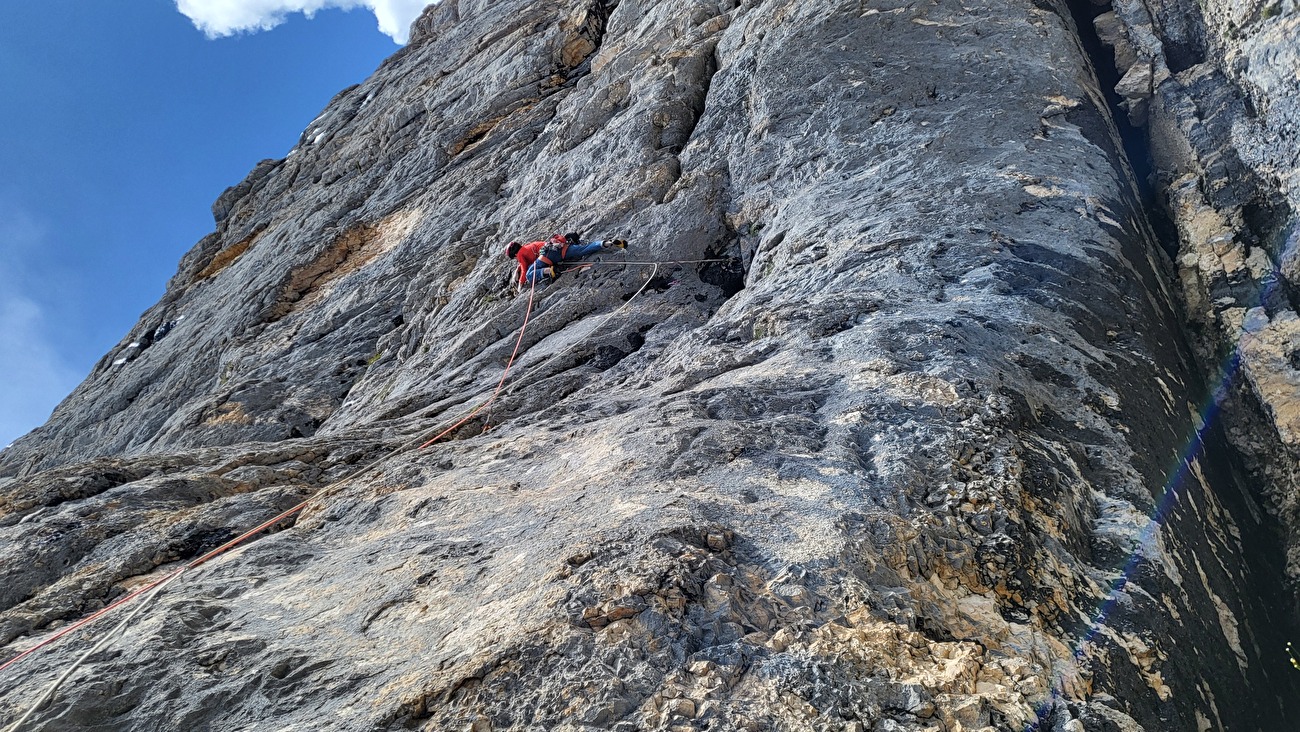 Avec Becchei, Dolomites, Daniele Bolognani, Davide Dallago - Le Traverso sur Pitch 3 de 'Kindergarten' sur Col Becchei, Dolomites (Daniele Bolognani, Davide Dallago 12/07/2025)