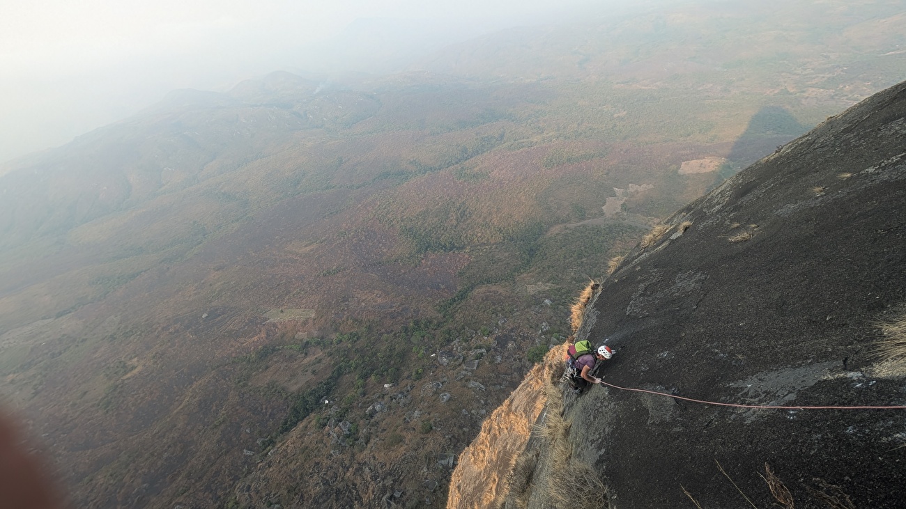 Premières ascensions de Kaikiawila, Ngoku et d'autres nouvelles montées en Angola