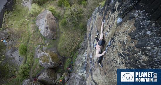 Regardez Mat Wright répéter 'Rhapsody' à Dumbarton Rock, en Écosse