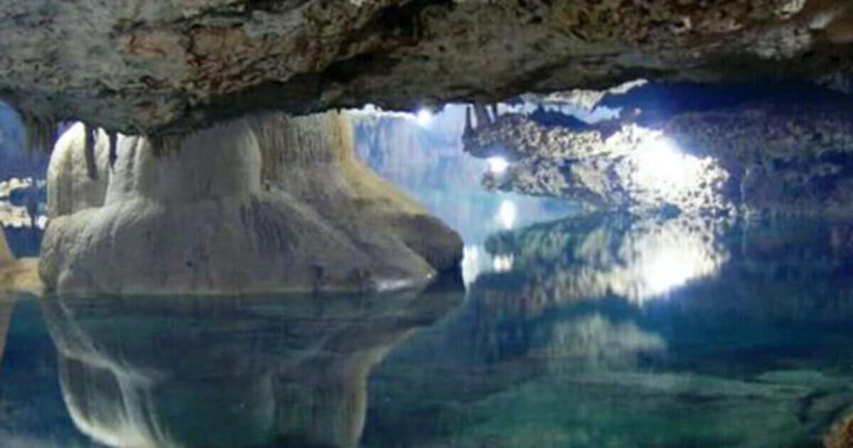 Un océan géant découvert à 700 km sous la croûte terrestr