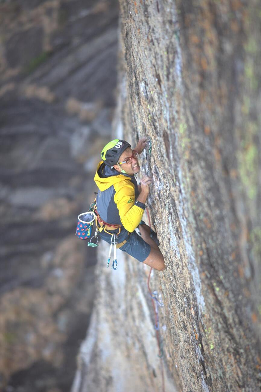 Phandambiri Mozambique - Samuele Mazzolin faisant la première ascension de 'Amas' Temple 'sur Montagha Filho au Mozambique 