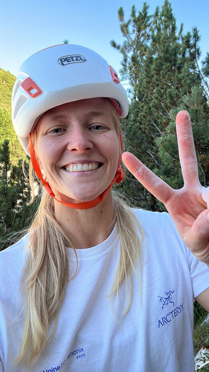 Lara Neumeier End of Silence Feuerhorn - Lara Neumeier célébrant son point de red à «fin du silence» (8b +, 360m) sur Feuerhörndl (Berchtesgadener Alpes, Allemagne), été 2025