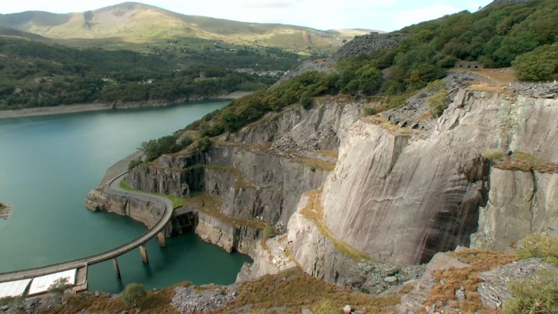Johnny Dawes & Paul Pritchard - Dalle arc-en-ciel au-dessus de Llanberis au Pays de Galles, le bijou dans la couronne de la carrière d'ardoise abandonnée, oubliée par tous sauf les grimpeurs.