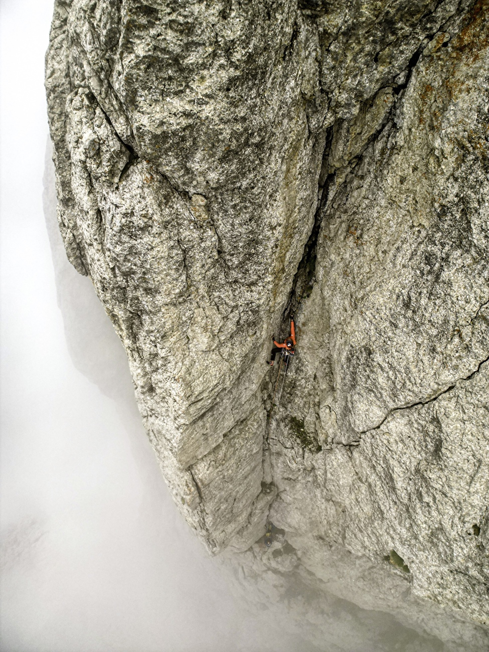 Gran Sasso Corno Grande Oriental Current IV Pilastro, Marco Malcangi, Fay Manners - La première ascension de `` pourtant nous allions '' sur le pilier IV de Horn Great Summit Eastern, Gran Sasso d'Italia (Marco Malcangi, Fay Manners 05/09/2025) Gran Sasso Corno Grande Oriental Current IV Pilastro, Marco Malcangi, Fay Manners - La première ascension de `` pourtant nous allions '' sur le pilier IV de Horn Great Summit Eastern, Gran Sasso d'Italia (Marco Malcangi, Fay Manners 05/09/2025)