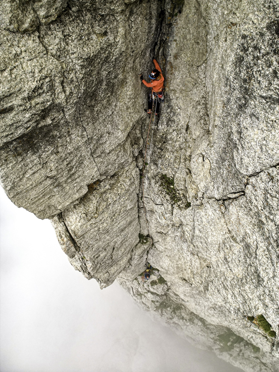 Gran Sasso Corno Grande Oriental Current IV Pilastro, Marco Malcangi, Fay Manners - La première ascension de `` pourtant nous allions '' sur le pilier IV de Horn Great Summit Eastern, Gran Sasso d'Italia (Marco Malcangi, Fay Manners 05/09/2025) Gran Sasso Corno Grande Oriental Current IV Pilastro, Marco Malcangi, Fay Manners - La première ascension de `` pourtant nous allions '' sur le pilier IV de Horn Great Summit Eastern, Gran Sasso d'Italia (Marco Malcangi, Fay Manners 05/09/2025)