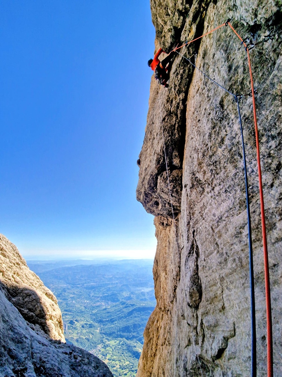 Gran Sasso Corno Grande Oriental Current IV Pilastro, Marco Malcangi, Fay Manners - La première ascension de `` pourtant nous allions '' sur le pilier IV de Horn Great Summit Eastern, Gran Sasso d'Italia (Marco Malcangi, Fay Manners 05/09/2025) Gran Sasso Corno Grande Oriental Current IV Pilastro, Marco Malcangi, Fay Manners - La première ascension de `` pourtant nous allions '' sur le pilier IV de Horn Great Summit Eastern, Gran Sasso d'Italia (Marco Malcangi, Fay Manners 05/09/2025)