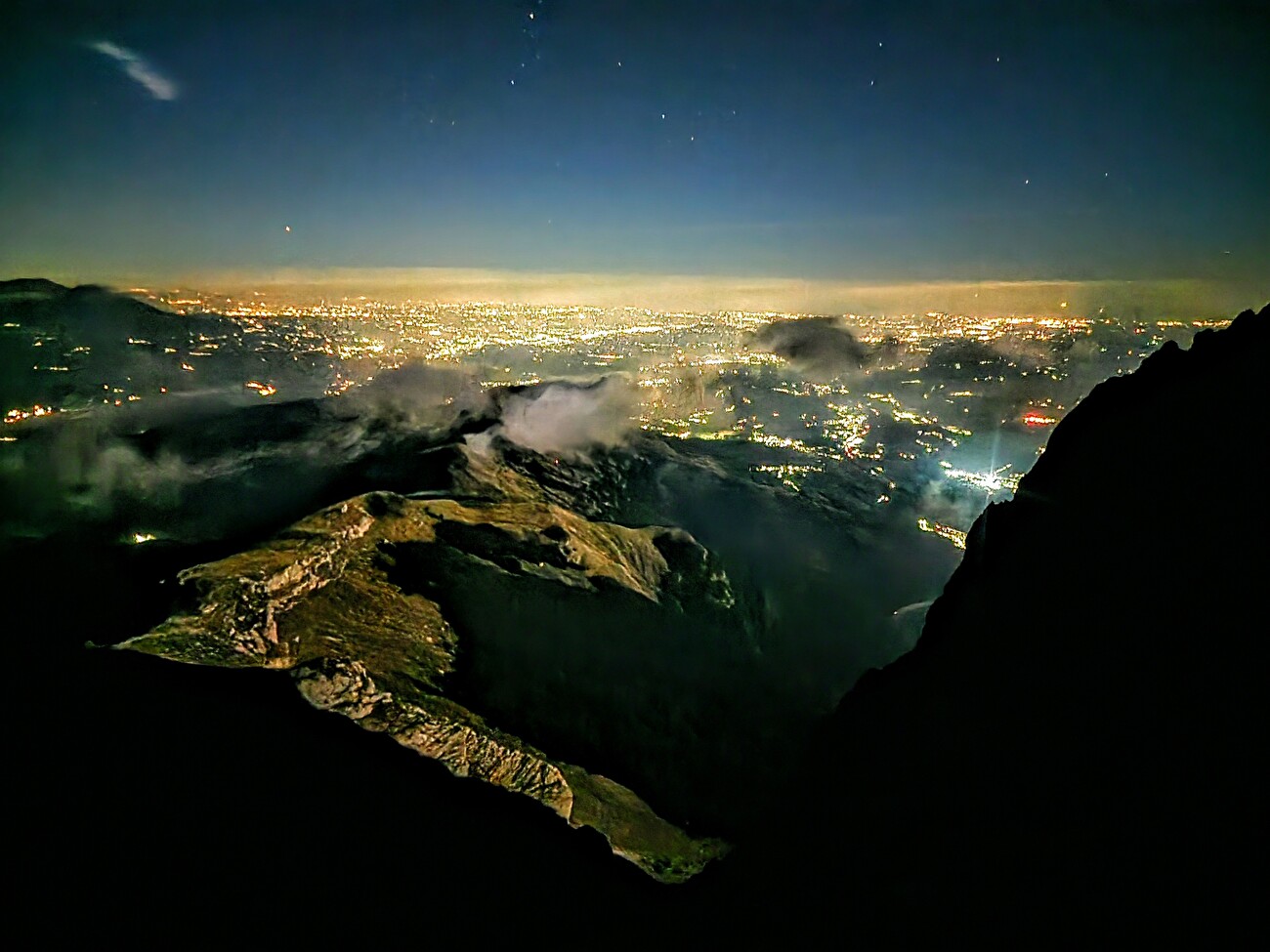 Gran Sasso Corno Grande Oriental Current IV Pilastro, Marco Malcangi, Fay Manners - La première ascension de `` pourtant nous allions '' sur le pilier IV de Horn Great Summit Eastern, Gran Sasso d'Italia (Marco Malcangi, Fay Manners 05/09/2025) Gran Sasso Corno Grande Oriental Current IV Pilastro, Marco Malcangi, Fay Manners - La première ascension de `` pourtant nous allions '' sur le pilier IV de Horn Great Summit Eastern, Gran Sasso d'Italia (Marco Malcangi, Fay Manners 05/09/2025)