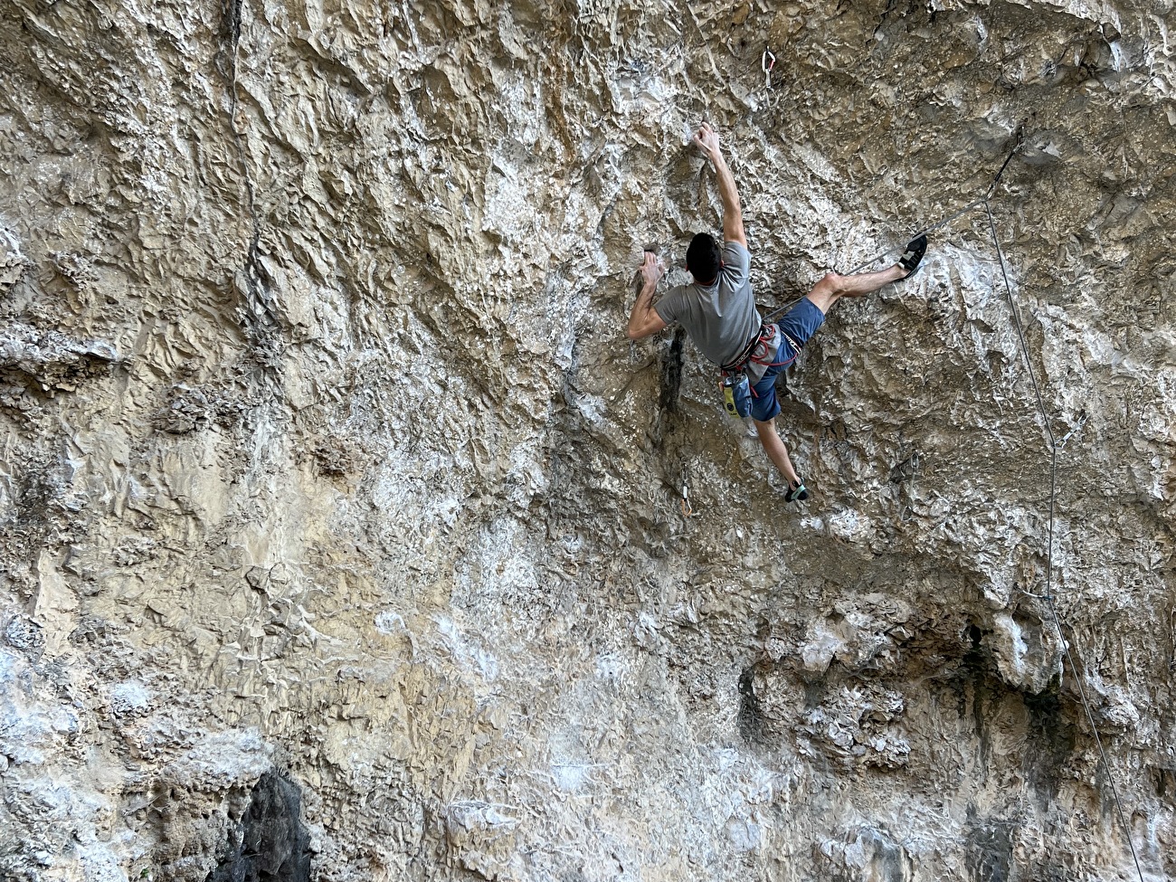 Stefano Carnati - Stefano Carnati envoyant 'Martin Krpan' (9a) à Mouse Pec en Slovénie, Février 2024