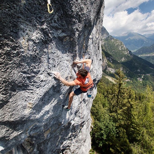 Stefano Carnati - Stefano Carnati faisant la première ascension de la lune atterrissant 9a à Passo della Presolana