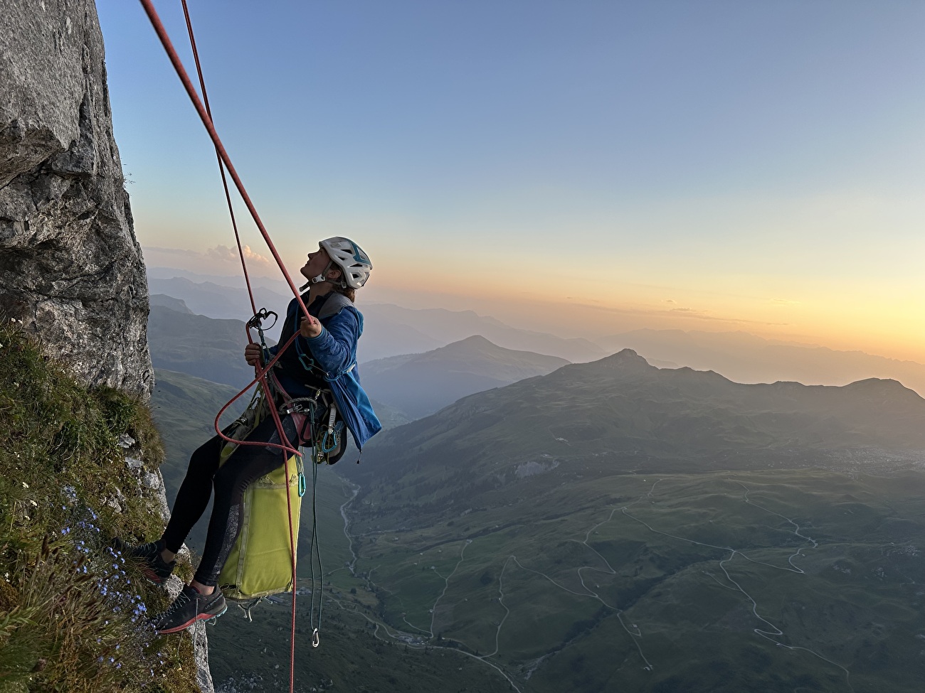 Enfants sans tête Rätikon, Luisa Deubzer, Janina Reichstein - Luisa Deubzer et Janina Reichstein grimpant «enfants sans tête» (8b, 250m) sur Schijenfluh, Rätikon